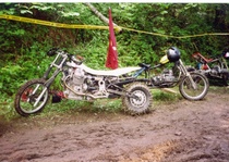 Eestin poikien ylämäki pyöriä